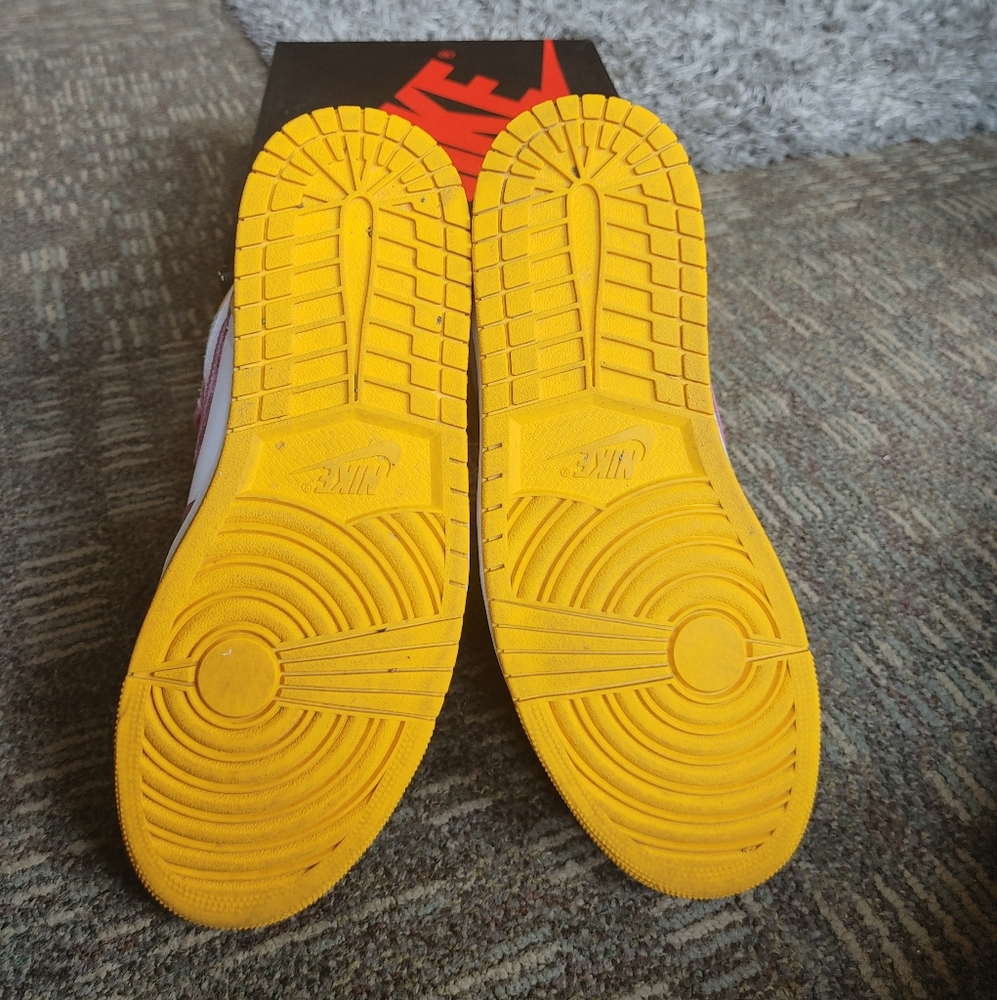 Jordan 1 High OG Brotherhood (GS) - Picture 5 of 8